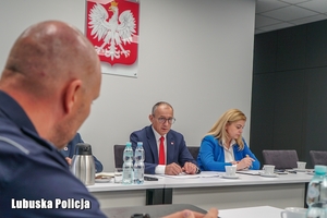 Wojewoda Lubuski mówi do uczestników posiedzenia
