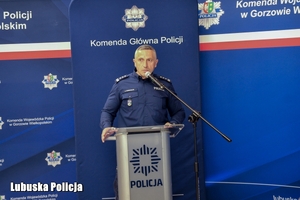 Komendant przemawia