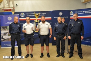 zdjęcie grupowe policjantów
