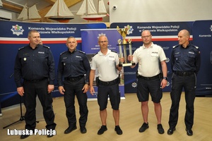 zdjęcie grupowe policjantów