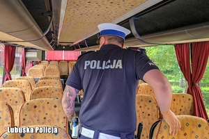 policyjna kontrola autokaru i jego kierowcy