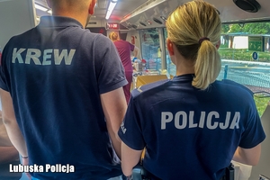 funkcjonariusz policji w krwiobusie będzie oddawać krew