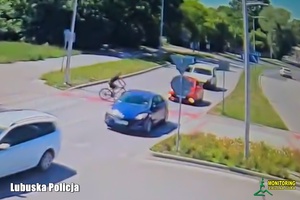 przejazd rowerzysty przez przejazd dla rowerów