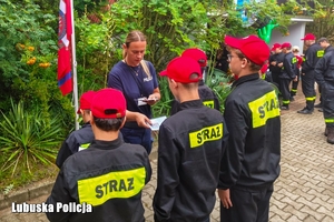 służby kontrolują miejsce wypoczynku dzieci