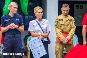 służby kontrolują miejsce wypoczynku dzieci