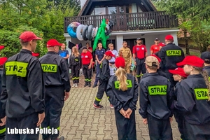 służby kontrolują miejsce wypoczynku dzieci