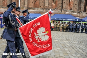 przemarsz pocztu sztandarowego