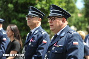Policjanci w mundurach galowych
