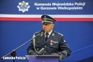 Komendant przemawia