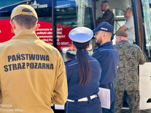 mundurowi podczas akcji krwiodawstwa