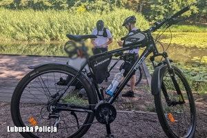 policjanci podczas służby na rowerach