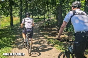 policjanci podczas służby na rowerach