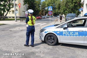 policyjne zabezpieczenie wyścigu kolarskiego