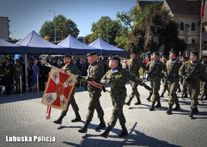 Żołnierze maszerują