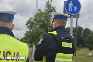 policjanci na drodze