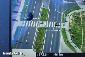 Widok z drona na przejście dla pieszych