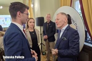 Rozmowa uczestników konferencji