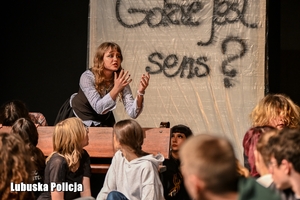 osoby na scenie