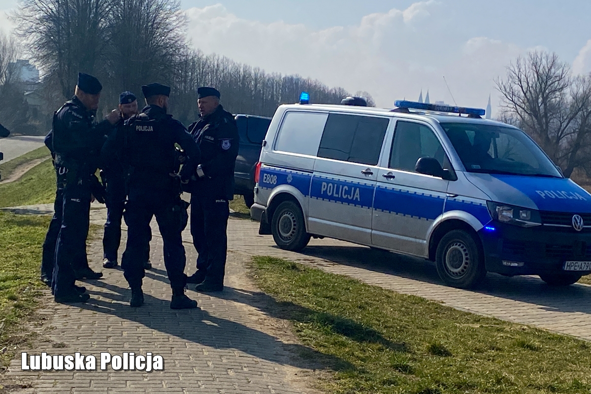 Ogromne siły i środki zaangażowane w poszukiwania zaginionej osoby w rejonie Odry