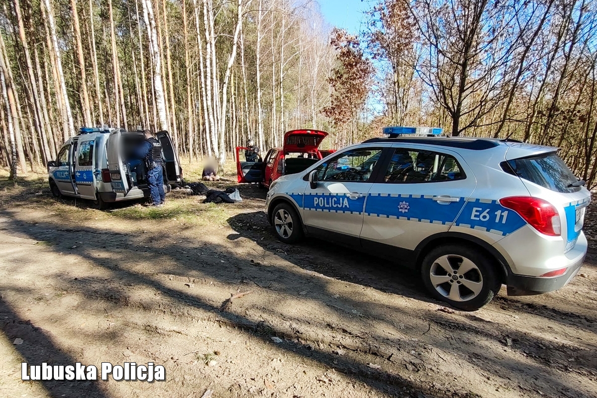 Nielegalny przewóz migrantów udaremniony przez policjantów