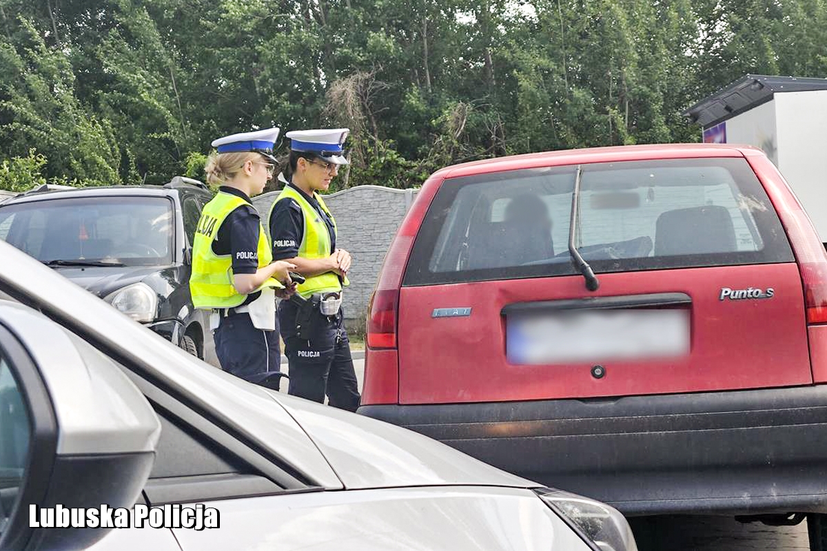 Nie ustąpił pierwszeństwa na przejściu dla pieszych. 25-latek nielegalnie przebywał na terenie Polski