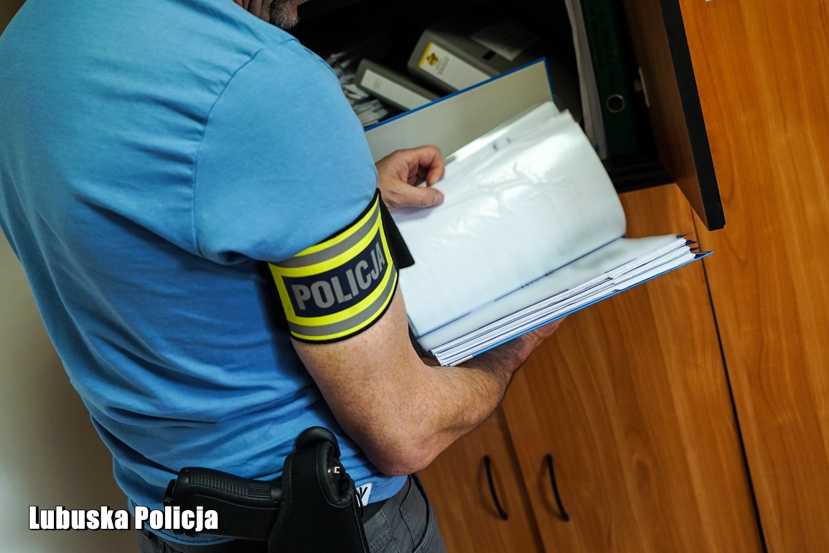 Korzyści majątkowe za wydawanie decyzji budowlanych – policjanci przerwali korupcyjny proceder