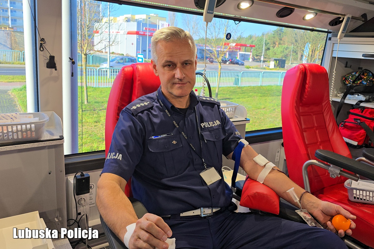 Krew to życie. Policjanci, pracownicy Policji i mieszkańcy podzielili się cząstką siebie