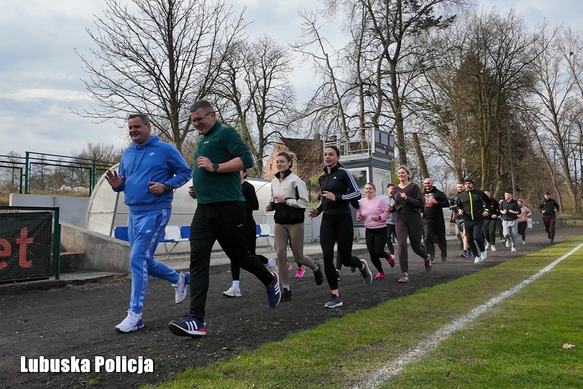 Policjanci włączają się w pomoc dla 7-letniej Hani