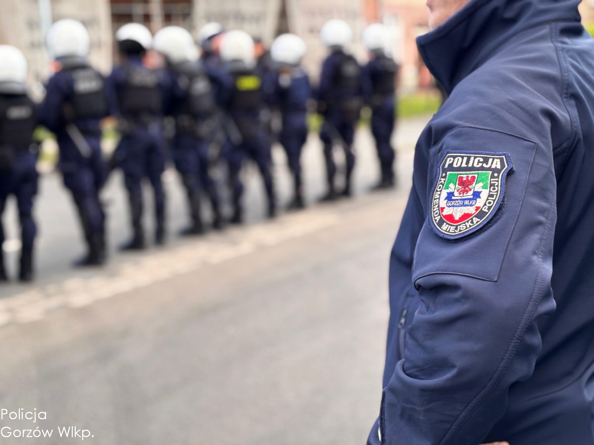 Derby Ziemi Lubuskiej - policjanci zabezpieczali żużlowe wydarzenie
