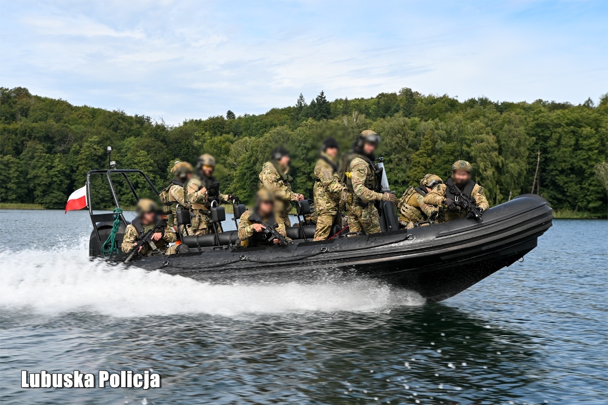 Skuteczność w każdych warunkach - ćwiczenia kontrterrorystów
