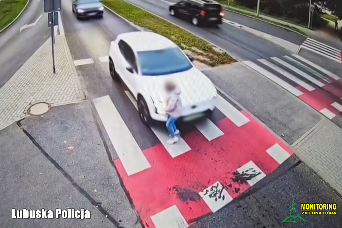 Chwila nieuwagi doprowadziła do poważnych konsekwencji. Piesza potrącona na przejściu